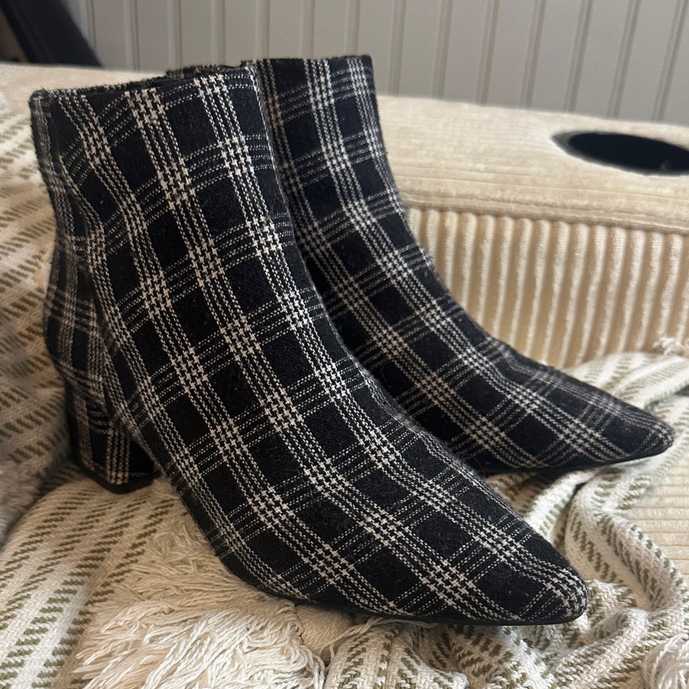 🖤EUC Plaid Flannel Ankle Boots🖤
